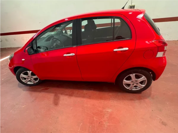 vista-lateral2-toyota-yaris