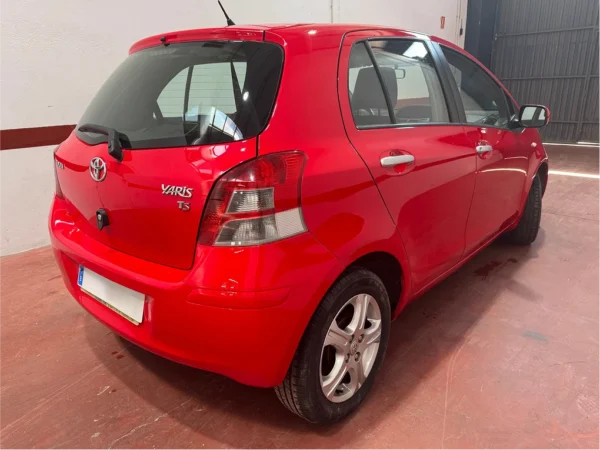 vista-trasera-toyota-yaris